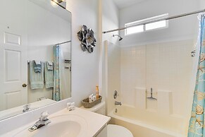 6 Mi to Fort Myers Beach: Lakefront Home w/ Pool