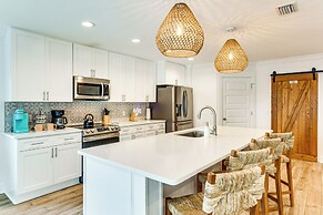 Walk to Beach: Family Retreat in Panama City!