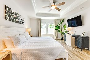 Walk to Beach: Family Retreat in Panama City!