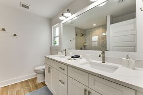 Walk to Beach: Family Retreat in Panama City!