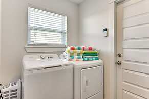 Walk to Beach: Family Retreat in Panama City!