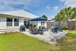 Walk to Beach: Family Retreat in Panama City!