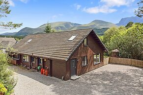 Cabin in Scotland With Stunning Mountain Views