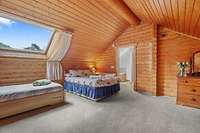 Cabin in Scotland With Stunning Mountain Views