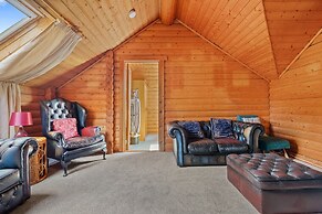 Cabin in Scotland With Stunning Mountain Views
