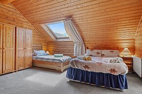 Cabin in Scotland With Stunning Mountain Views