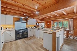Cabin in Scotland With Stunning Mountain Views