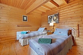 Cabin in Scotland With Stunning Mountain Views