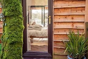 Treehouse in Germansweek Near Dartmoor Trails