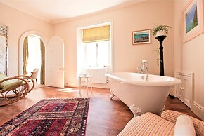 Historic Castle on River Tamar, No Deposit