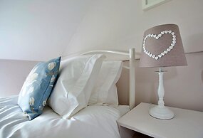Pet-friendly Cottage in Belsay, No Deposit