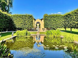 Cottage in Kingham With Private Pool Access