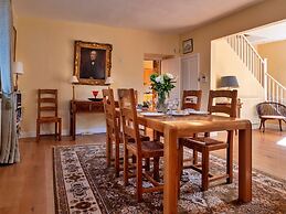 Cottage in Kingham With Private Pool Access