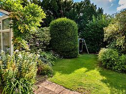 Cottage in Kingham With Private Pool Access