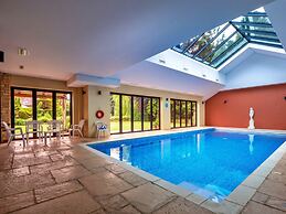 Cottage in Kingham With Private Pool Access