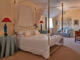 Cottage in Kingham With Private Pool Access