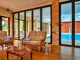 Cottage in Kingham With Private Pool Access