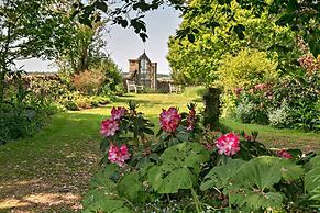 Cottage in Kingham With Private Pool Access