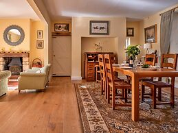 Cottage in Kingham With Private Pool Access