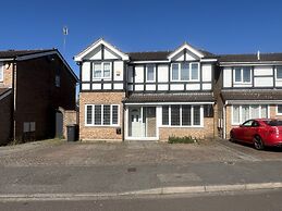 Charming Houghton Regis House With 4 Bedrooms