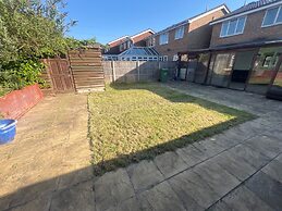 Charming Houghton Regis House With 4 Bedrooms