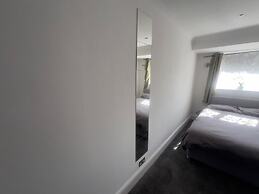 Charming Houghton Regis House With 4 Bedrooms