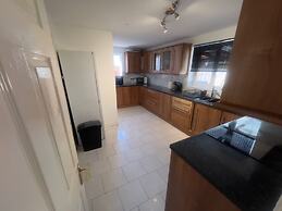 Charming Houghton Regis House With 4 Bedrooms
