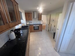 Charming Houghton Regis House With 4 Bedrooms