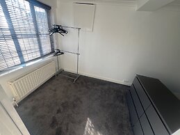 Charming Houghton Regis House With 4 Bedrooms