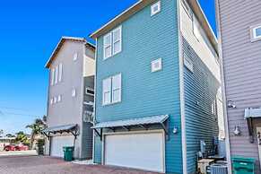 Serenity by the Sea! 4BR Retreat, Sleeps 12, Walk to Beach & Community