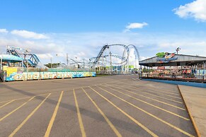 Serenity by the Sea! 4BR Retreat, Sleeps 12, Walk to Beach & Community