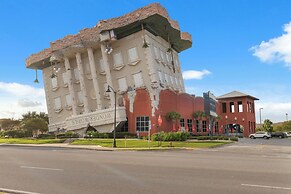 Serenity by the Sea! 4BR Retreat, Sleeps 12, Walk to Beach & Community