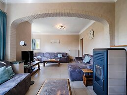 Villa Borgloon With Blossom Views and Jacuzzi