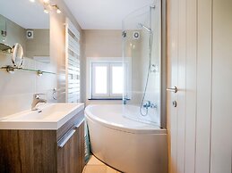 Villa Borgloon With Blossom Views and Jacuzzi