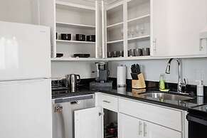 Tranquil 2BR with Coastal Mountain Views