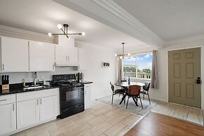 Tranquil 2BR with Coastal Mountain Views