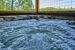 Family Friendly Getaway I Hot Tub In Gatlinburg