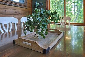 Family Friendly Getaway I Hot Tub In Gatlinburg