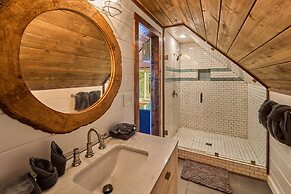 Family Friendly Getaway I Hot Tub In Gatlinburg