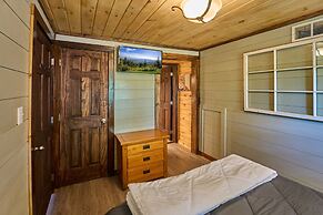 Family Friendly Getaway I Hot Tub In Gatlinburg