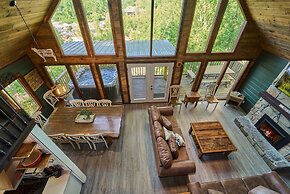 Family Friendly Getaway I Hot Tub In Gatlinburg