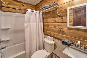 Family Friendly Getaway I Hot Tub In Gatlinburg