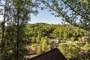 Family Friendly Getaway I Hot Tub In Gatlinburg