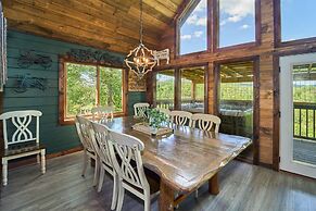 Family Friendly Getaway I Hot Tub In Gatlinburg