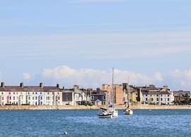 Apartment in Beaumaris With Sea Views
