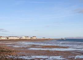 Apartment in Beaumaris With Sea Views