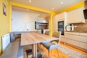 Apartment in Beaumaris With Sea Views