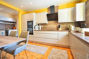 Apartment in Beaumaris With Sea Views