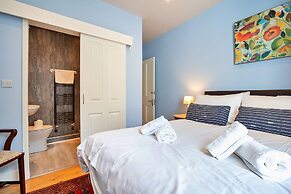 Apartment in Beaumaris With Sea Views