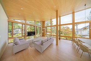 The Bergamot Hakuba